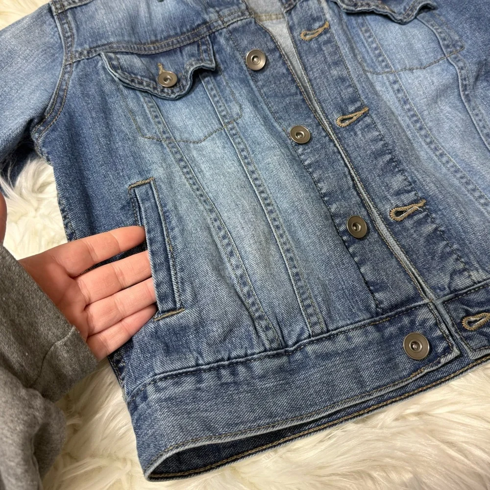 The Children’s Place Medium Wash Button Front Denim Jacket - Boys Size M (7/8)